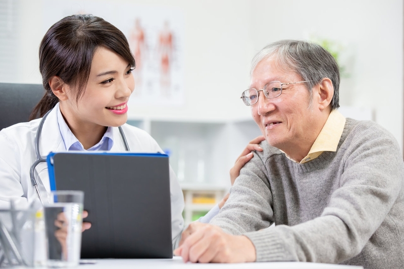 Những lưu ý khi đo khám huyết áp cho người già